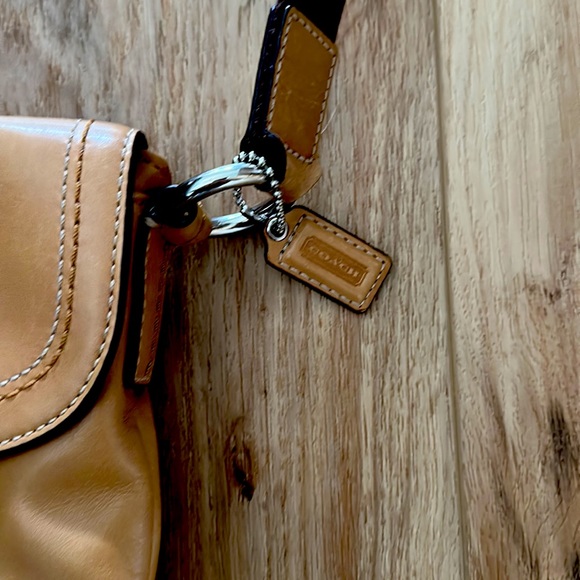 Coach tan crossbody bag - Picture 2 of 5